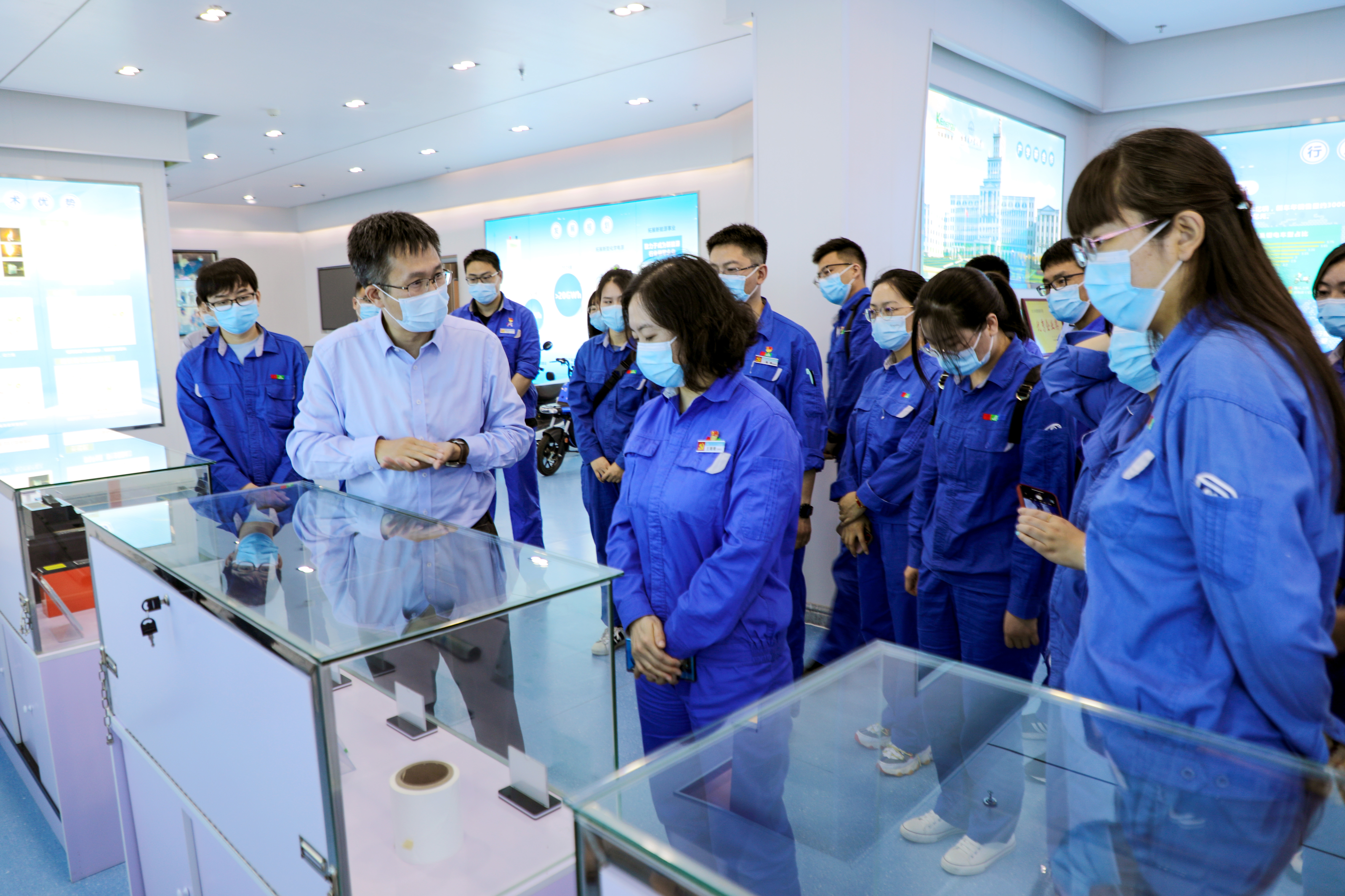 青春賽道 奮斗有光|安彩高科開(kāi)展青年員工座談會(huì)