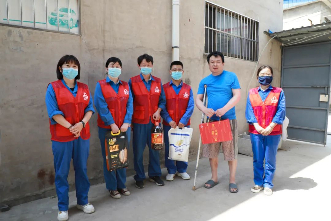 端午送溫暖 幫扶“粽”是情——安彩高科開展端午節(jié)走訪慰問(wèn)活動(dòng)