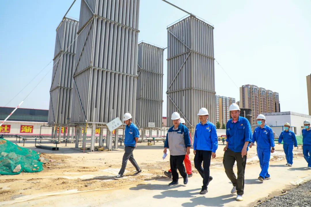 翠籠蒲艾香,慰問送安康——安彩高科總經理端午節慰問一線職工