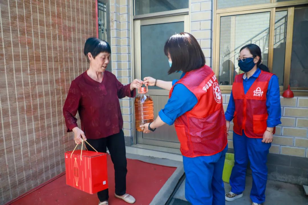 端午送溫暖 幫扶“粽”是情——安彩高科開展端午節(jié)走訪慰問(wèn)活動(dòng)