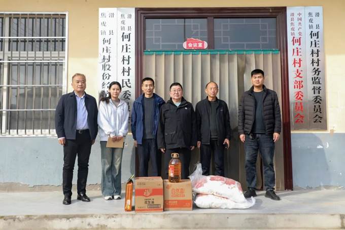 安彩高科到“第一書記”駐村點開展重陽節慰問活動